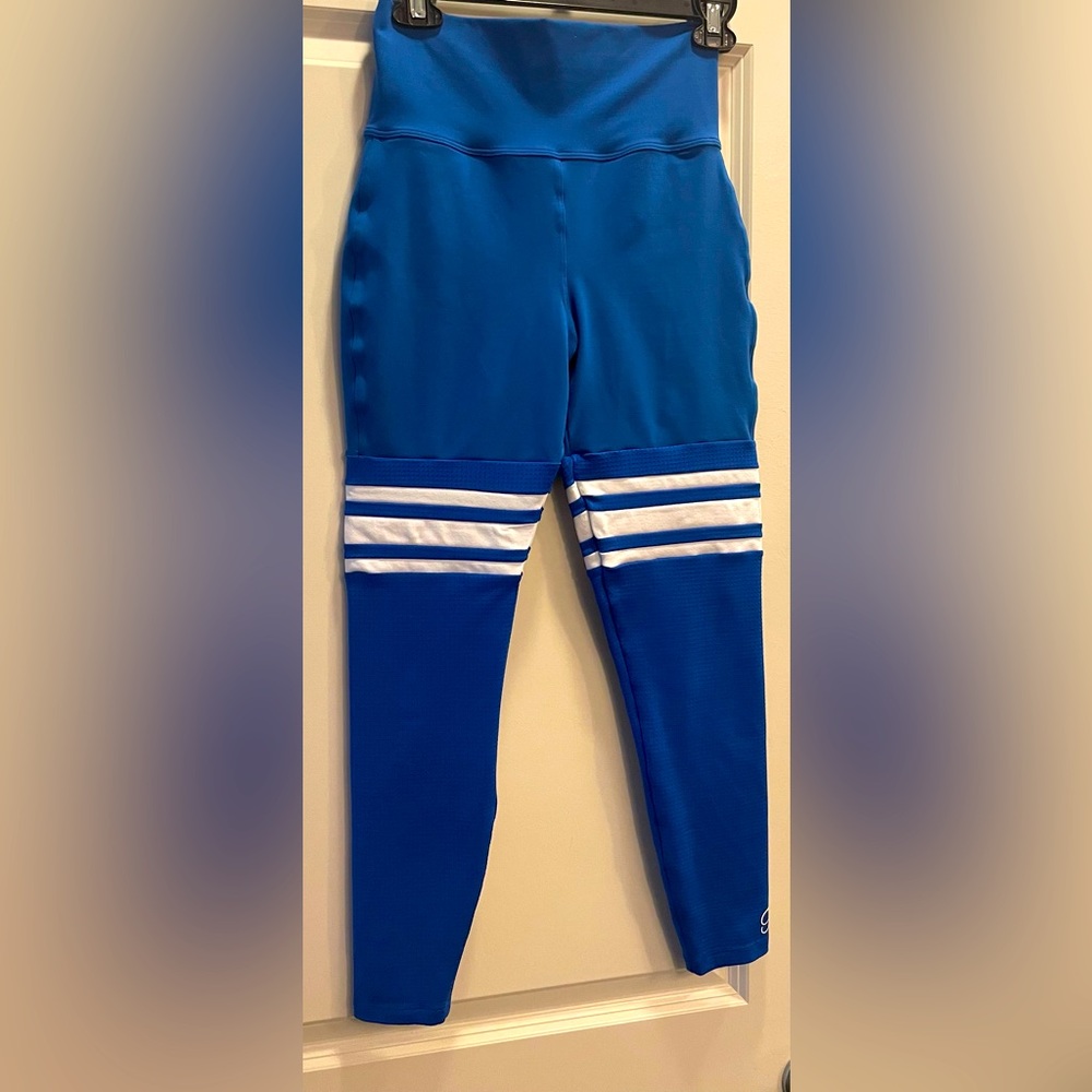 Never worn Bombshell leggings!